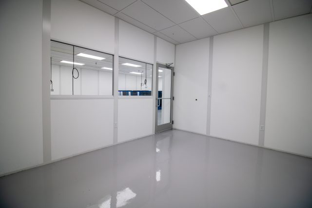 ISO 8 Custom Cleanroom for Medical Device Industry