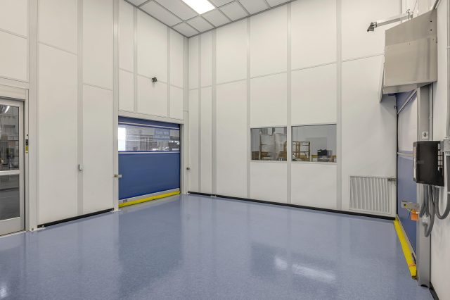 certified with iso 7 cleanroom with accessible maintenance deck