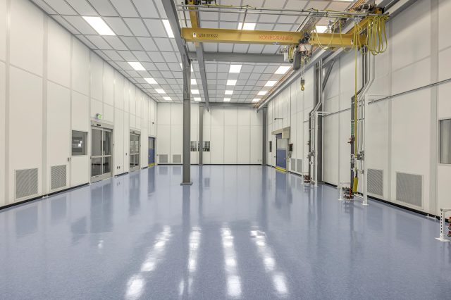 ISO 7 Cleanroom with large equipment and machinery access